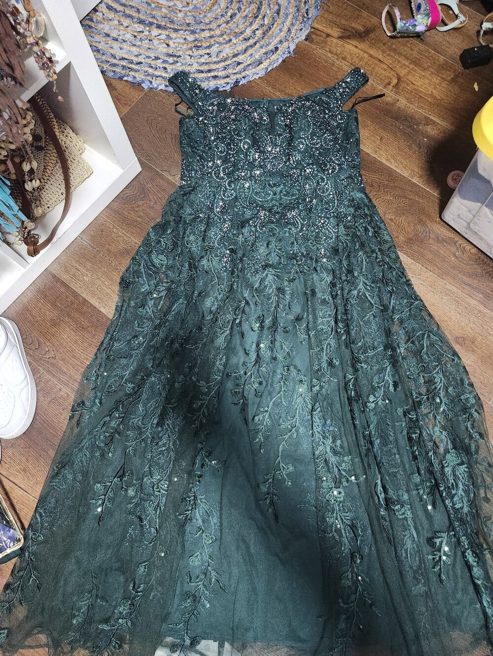 Elegant Green Embroidered Evening Dress